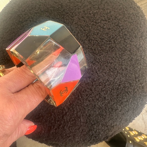 Chanel geometric resin cuff Y2K era. O/S - Picture 9 of 9
